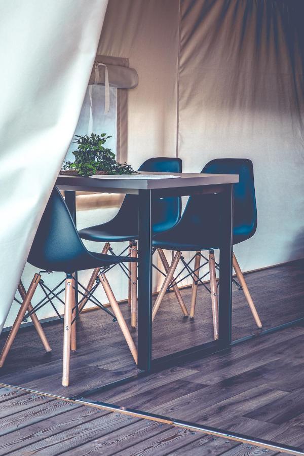 Glamping Pod Gwiazdami Pietrusza Wola Hotel Ngoại thất bức ảnh