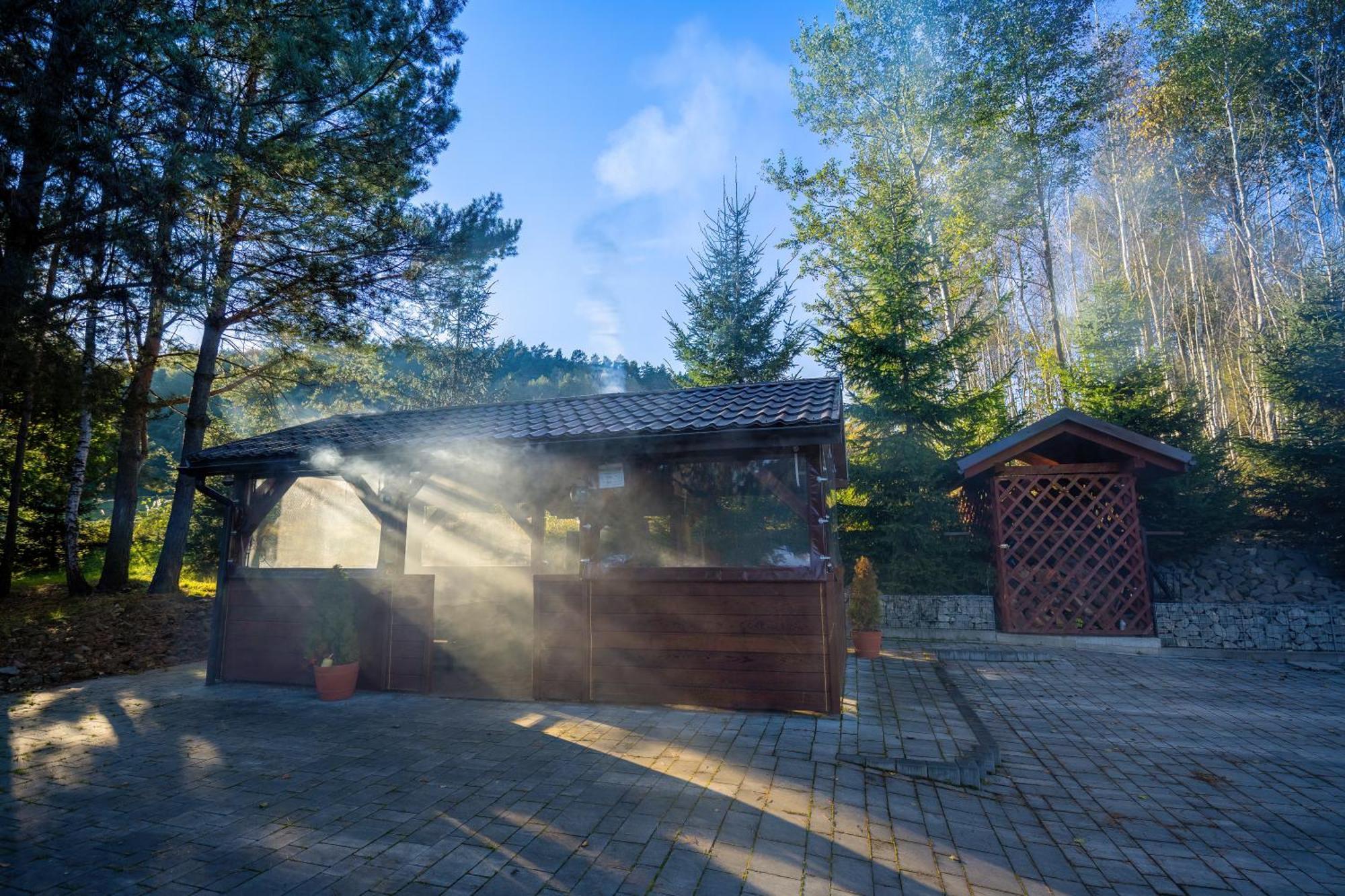 Glamping Pod Gwiazdami Pietrusza Wola Hotel Ngoại thất bức ảnh