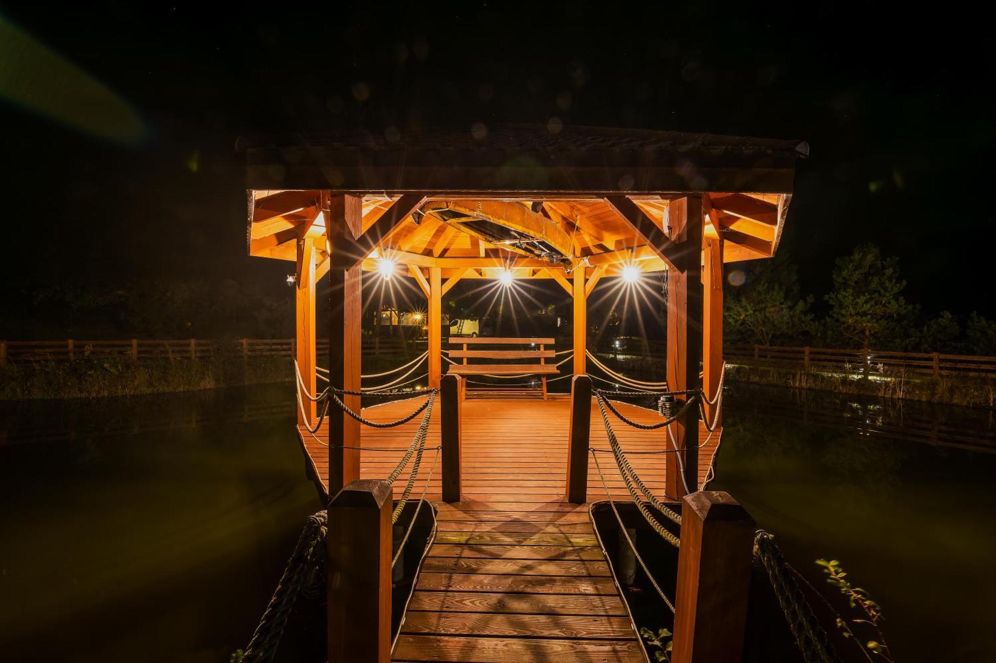 Glamping Pod Gwiazdami Pietrusza Wola Hotel Ngoại thất bức ảnh